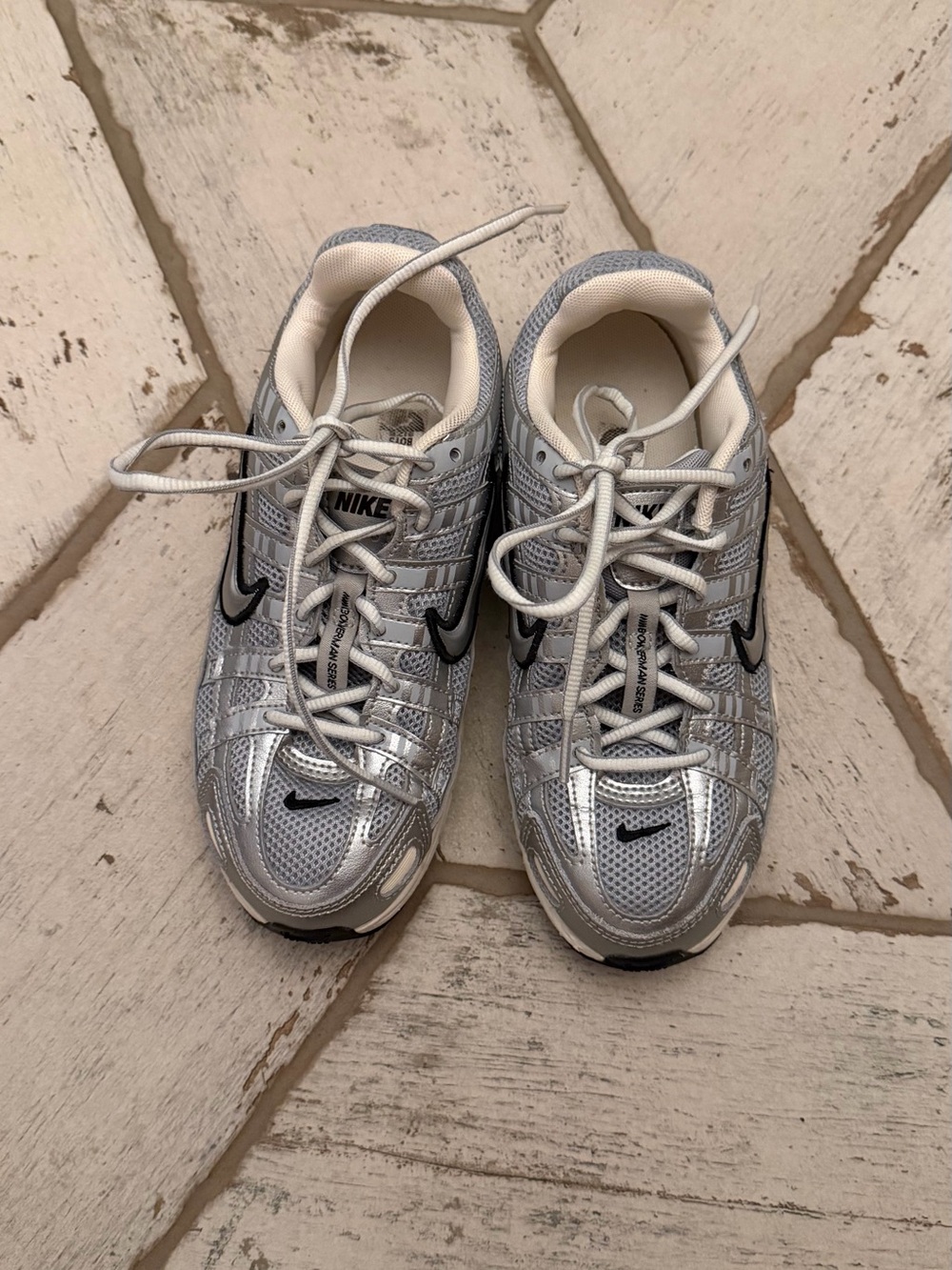 Nike Kids Silver and Black Mesh Athletic Sneakers